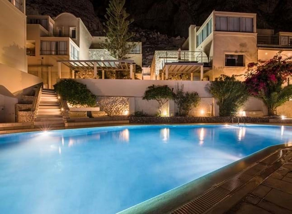 Exclusive 4* hotel in Santorini